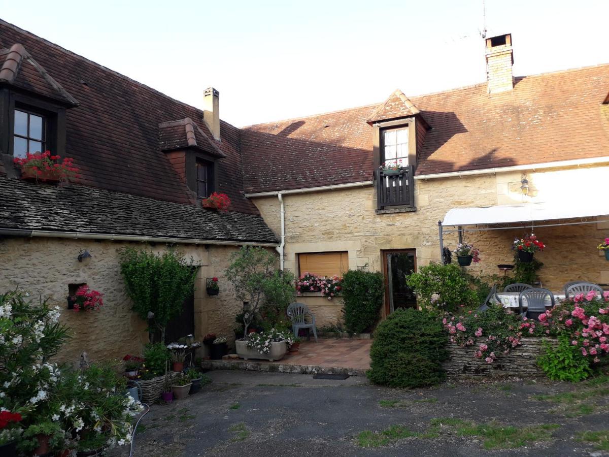 Halte Aux Places Marcillac-Saint-Quentin Eksteriør bilde