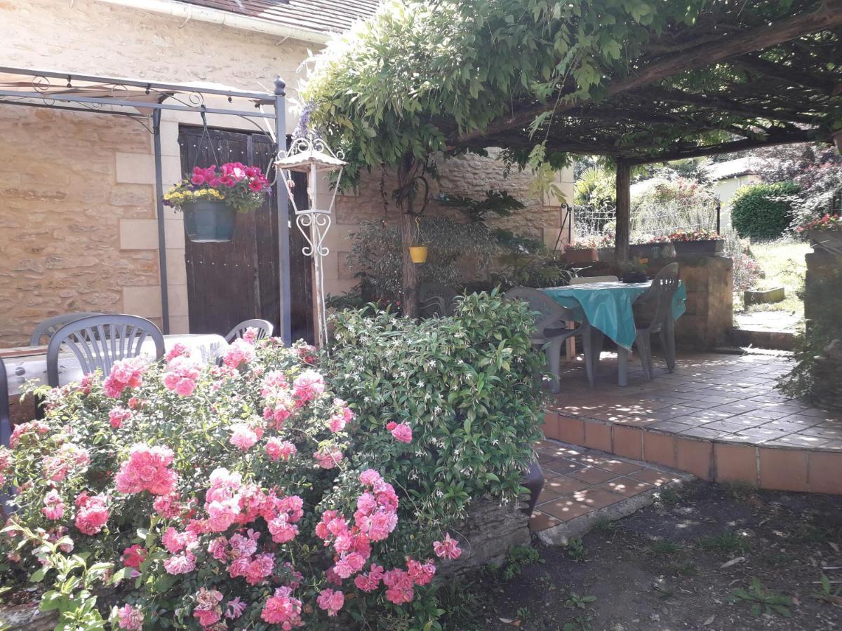 Halte Aux Places Marcillac-Saint-Quentin Eksteriør bilde